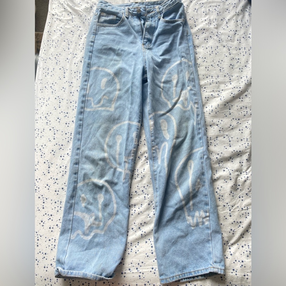 Women’s melting smiley face jeans. In good condition!